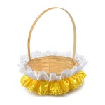 Kolorowa serwetka zdobiąca koszyczek