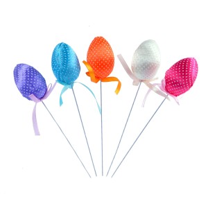 Pisanka w kropki na piku