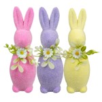 Zajączek flokowany - z kwiatkiem 20 cm